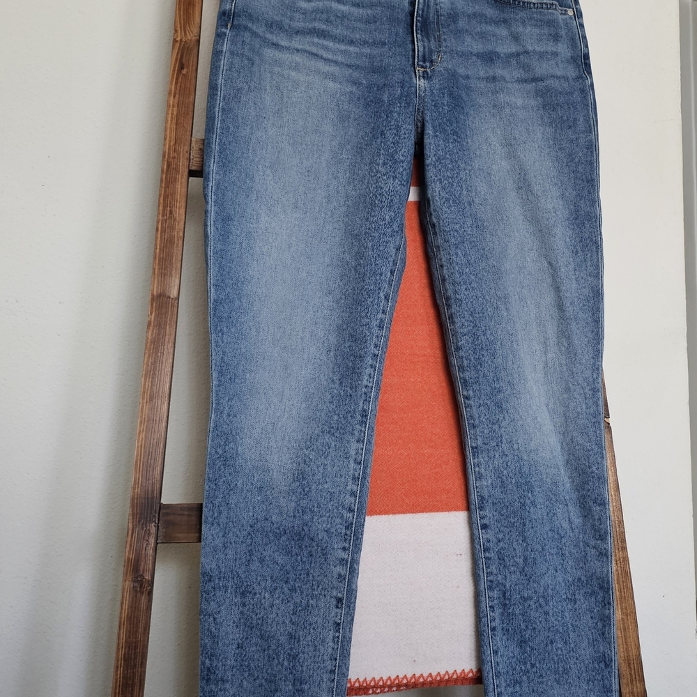 Joe's Jeans Women's Straight Leg in Blue